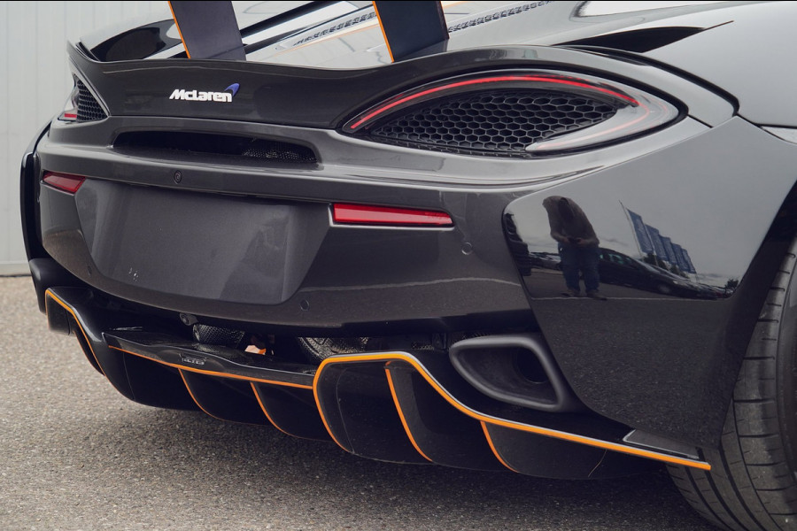 McLaren 620R 3.8 V8 / 1 of 225 / MSO R Pack / Bowers & Wilkins / MSO Defined Carbon Fibre / McLaren Track Telemetry