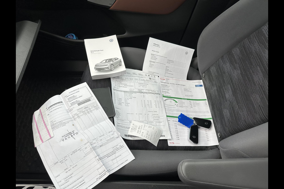 Volkswagen ID.5 PRO PERFORMANCE 77 kWh VAN: 27.900,- VOOR: 25.877,- UW WKVOORDEEL: 2.023,- | SOH 92% | CAMERA | STOEL + STUURVERWARMING | RIJKLAAR GELEVERD MET 12 MND BOVAG GARANTIE |
