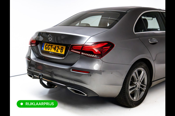 Mercedes-Benz A-Klasse 200 Premium Plus | Leer | Panodak | Stoelverw. | Afn. trekhaak | Navigatie | All-season banden | Cruise | Camera | Matrix Led