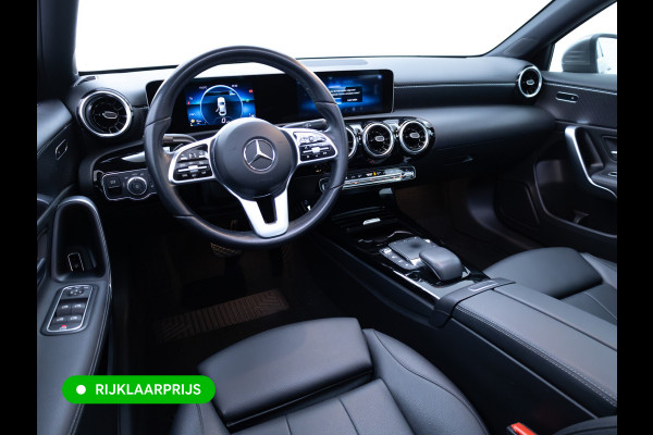 Mercedes-Benz A-Klasse 200 Premium Plus | Leer | Panodak | Stoelverw. | Afn. trekhaak | Navigatie | All-season banden | Cruise | Camera | Matrix Led