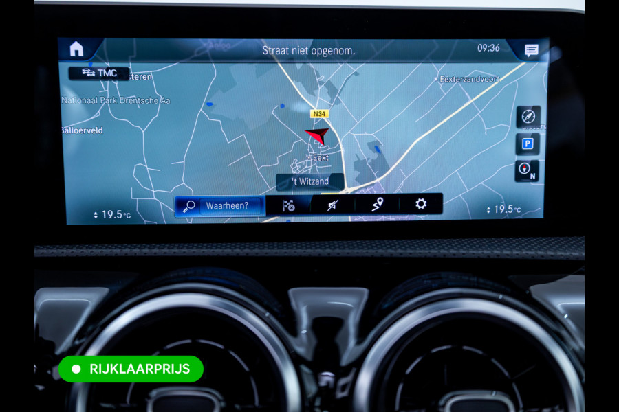 Mercedes-Benz A-Klasse 200 Premium Plus | Leer | Panodak | Stoelverw. | Afn. trekhaak | Navigatie | All-season banden | Cruise | Camera | Matrix Led