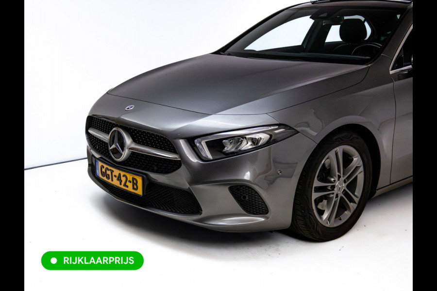 Mercedes-Benz A-Klasse 200 Premium Plus | Leer | Panodak | Stoelverw. | Afn. trekhaak | Navigatie | All-season banden | Cruise | Camera | Matrix Led