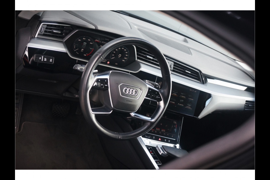 Audi e-tron e-tron 50 quattro Launch edition plus 71 kWh | Panoramadak | Stoelverwarming | Memory Seat | Adaptive Cruise Control | Luchtvering | Parkeersensoren | Apple Carplay | Keyless