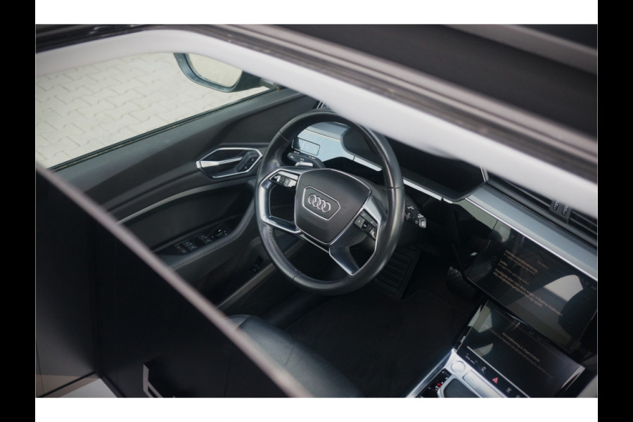 Audi e-tron e-tron 50 quattro Launch edition plus 71 kWh | Panoramadak | Stoelverwarming | Memory Seat | Adaptive Cruise Control | Luchtvering | Parkeersensoren | Apple Carplay | Keyless