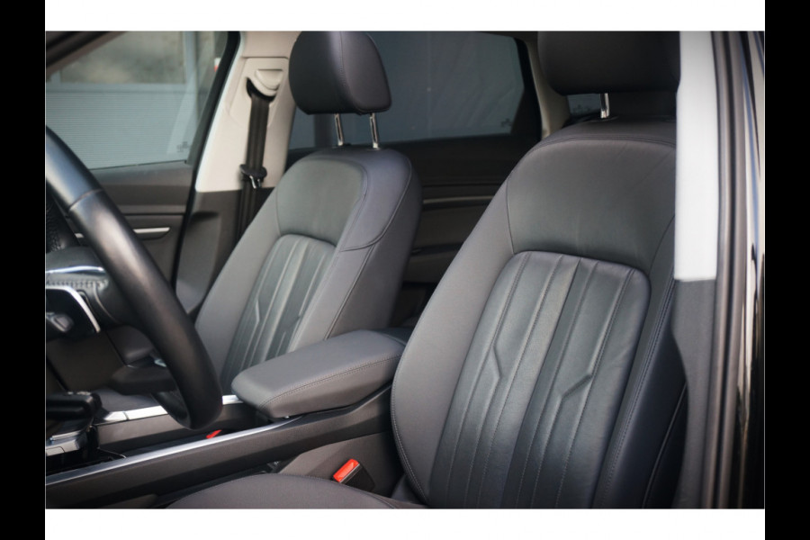 Audi e-tron e-tron 50 quattro Launch edition plus 71 kWh | Panoramadak | Stoelverwarming | Memory Seat | Adaptive Cruise Control | Luchtvering | Parkeersensoren | Apple Carplay | Keyless