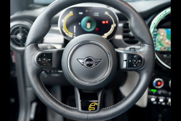 MINI Electric MINI Yours 33 kWh | Leder | Pano | Head Up | Harman/Kardon | Keyless | Camera | Prijs Rijklaar!!