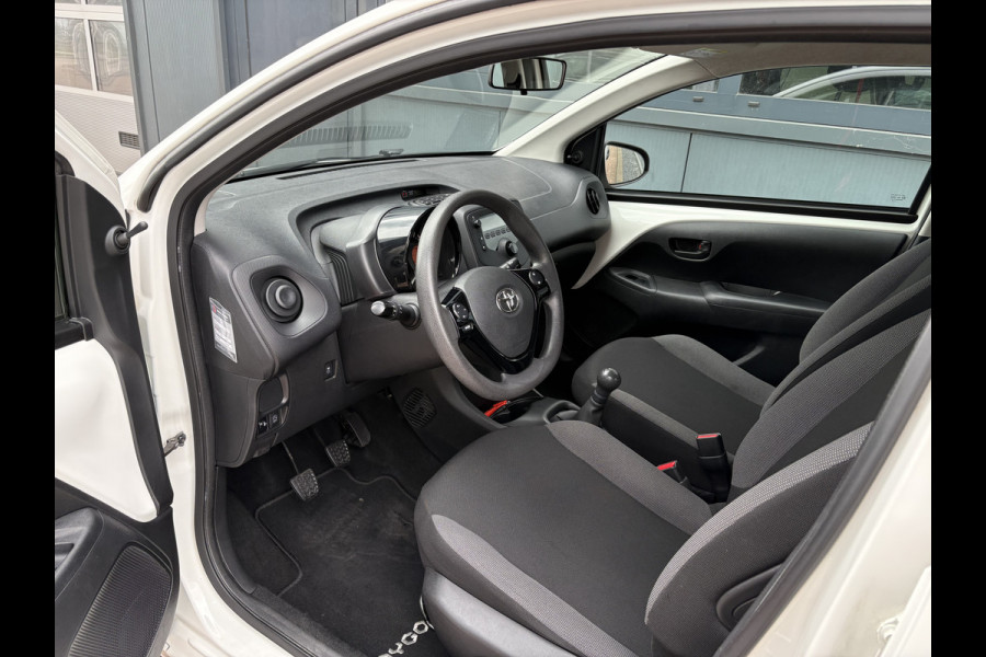 Toyota Aygo 1.0 VVT-i X-Fun 5-drs. AIRCO/MEDIA/LIMITER