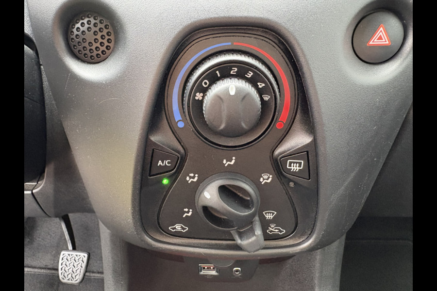 Toyota Aygo 1.0 VVT-i X-Fun 5-drs. AIRCO/MEDIA/LIMITER