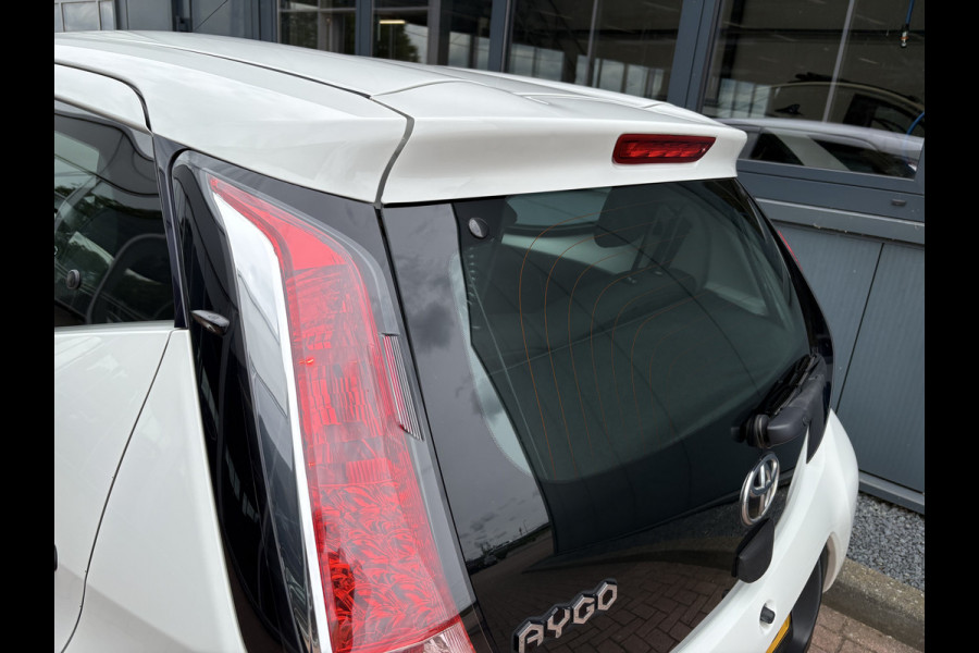 Toyota Aygo 1.0 VVT-i X-Fun 5-drs. AIRCO/MEDIA/LIMITER