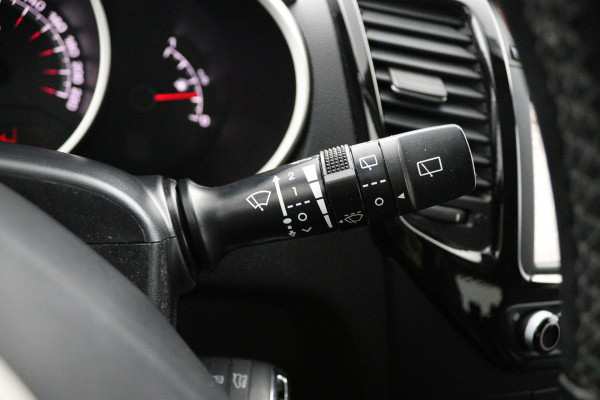 Kia Venga 1.6 CVVT Edition - Airco- Cruise Control - Navigatie- Achteruitrijcamera - Trekhaak- 12 maanden Bovag Garantie