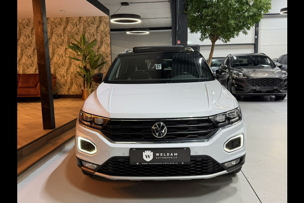 Volkswagen T-Roc 1.5 TSI Sport Business R|Automaat|ACC|Pano|19" Zwarte Velgen|Trekhaak 1.500kg|Blindspot|Keyless|Rijklaar
