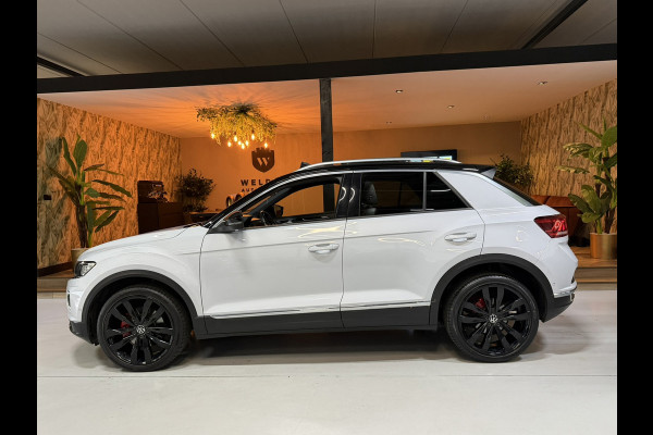 Volkswagen T-Roc 1.5 TSI Sport Business R|Automaat|ACC|Pano|19" Zwarte Velgen|Trekhaak 1.500kg|Blindspot|Keyless|Rijklaar