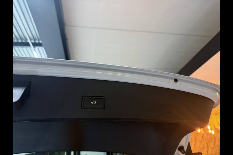 Volkswagen T-Roc 1.5 TSI Sport Business R|Automaat|ACC|Pano|19" Zwarte Velgen|Trekhaak 1.500kg|Blindspot|Keyless|Rijklaar