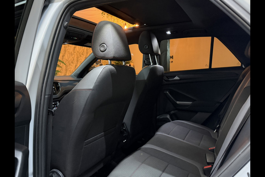 Volkswagen T-Roc 1.5 TSI Sport Business R|Automaat|ACC|Pano|19" Zwarte Velgen|Trekhaak 1.500kg|Blindspot|Keyless|Rijklaar