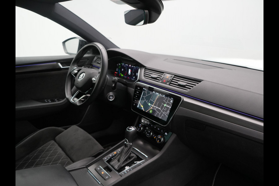 Škoda Superb Combi 1.4 TSI iV Sportline Business PHEV 218pk Dealer O.H. | Panodak | Adaptive Cruise | Camera | Canton Audio | Alcantara Sportstoelen Memory & Verwarmd | Sfeerverlichting | Keyless | Crystal LED | Apple Carplay | Stuur Verwarmd | Plug In Hybrid |