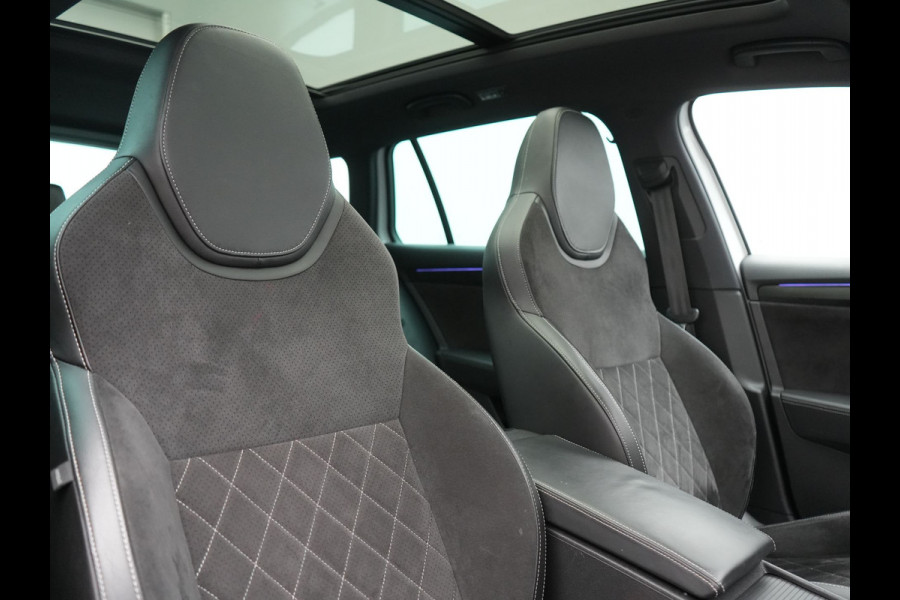 Škoda Superb Combi 1.4 TSI iV Sportline Business PHEV 218pk Dealer O.H. | Panodak | Adaptive Cruise | Camera | Canton Audio | Alcantara Sportstoelen Memory & Verwarmd | Sfeerverlichting | Keyless | Crystal LED | Apple Carplay | Stuur Verwarmd | Plug In Hybrid |