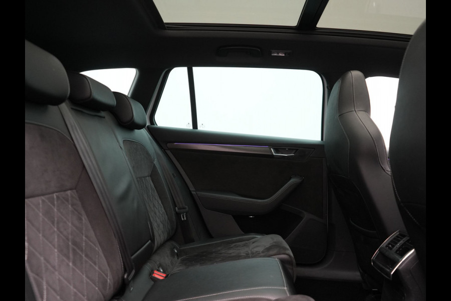 Škoda Superb Combi 1.4 TSI iV Sportline Business PHEV 218pk Dealer O.H. | Panodak | Adaptive Cruise | Camera | Canton Audio | Alcantara Sportstoelen Memory & Verwarmd | Sfeerverlichting | Keyless | Crystal LED | Apple Carplay | Stuur Verwarmd | Plug In Hybrid |
