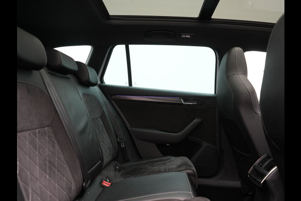 Škoda Superb Combi 1.4 TSI iV Sportline Business PHEV 218pk Dealer O.H. | Panodak | Adaptive Cruise | Camera | Canton Audio | Alcantara Sportstoelen Memory & Verwarmd | Sfeerverlichting | Keyless | Crystal LED | Apple Carplay | Stuur Verwarmd | Plug In Hybrid |