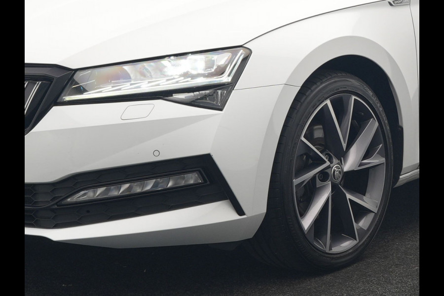 Škoda Superb Combi 1.4 TSI iV Sportline Business PHEV 218pk Dealer O.H. | Panodak | Adaptive Cruise | Camera | Canton Audio | Alcantara Sportstoelen Memory & Verwarmd | Sfeerverlichting | Keyless | Crystal LED | Apple Carplay | Stuur Verwarmd | Plug In Hybrid |