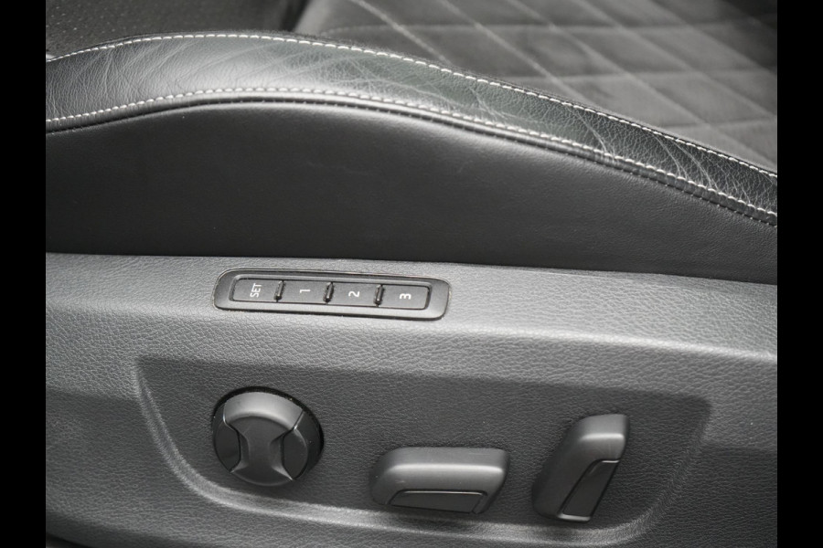 Škoda Superb Combi 1.4 TSI iV Sportline Business PHEV 218pk Dealer O.H. | Panodak | Adaptive Cruise | Camera | Canton Audio | Alcantara Sportstoelen Memory & Verwarmd | Sfeerverlichting | Keyless | Crystal LED | Apple Carplay | Stuur Verwarmd | Plug In Hybrid |