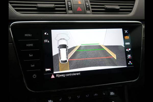 Škoda Superb Combi 1.4 TSI iV Sportline Business PHEV 218pk Dealer O.H. | Panodak | Adaptive Cruise | Camera | Canton Audio | Alcantara Sportstoelen Memory & Verwarmd | Sfeerverlichting | Keyless | Crystal LED | Apple Carplay | Stuur Verwarmd | Plug In Hybrid |