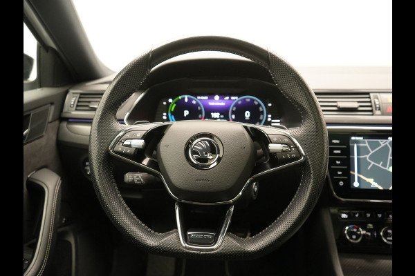 Škoda Superb Combi 1.4 TSI iV Sportline Business PHEV 218pk Dealer O.H. | Panodak | Adaptive Cruise | Camera | Canton Audio | Alcantara Sportstoelen Memory & Verwarmd | Sfeerverlichting | Keyless | Crystal LED | Apple Carplay | Stuur Verwarmd | Plug In Hybrid |