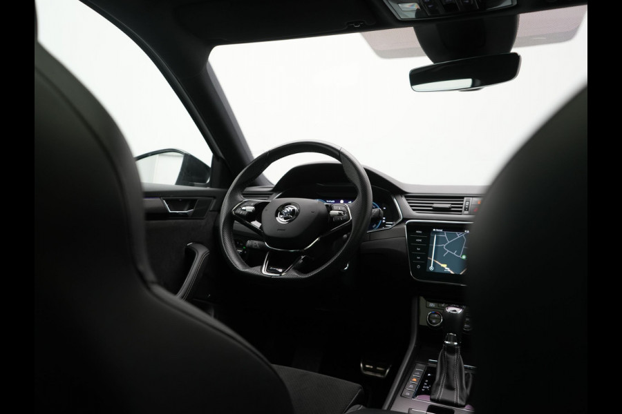 Škoda Superb Combi 1.4 TSI iV Sportline Business PHEV 218pk Dealer O.H. | Panodak | Adaptive Cruise | Camera | Canton Audio | Alcantara Sportstoelen Memory & Verwarmd | Sfeerverlichting | Keyless | Crystal LED | Apple Carplay | Stuur Verwarmd | Plug In Hybrid |