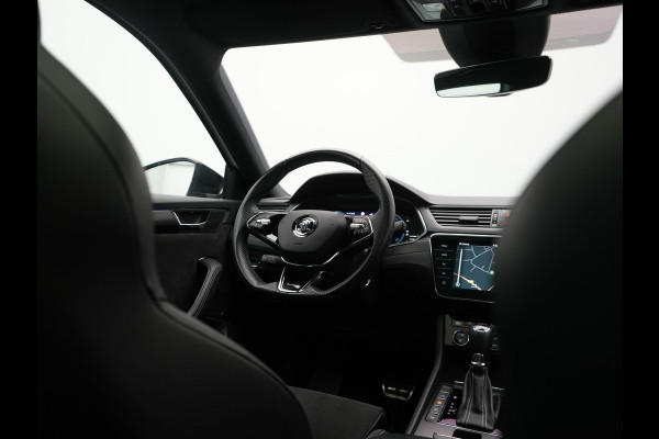 Škoda Superb Combi 1.4 TSI iV Sportline Business PHEV 218pk Dealer O.H. | Panodak | Adaptive Cruise | Camera | Canton Audio | Alcantara Sportstoelen Memory & Verwarmd | Sfeerverlichting | Keyless | Crystal LED | Apple Carplay | Stuur Verwarmd | Plug In Hybrid |