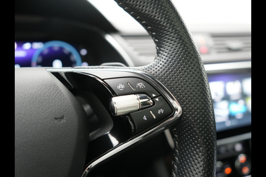 Škoda Superb Combi 1.4 TSI iV Sportline Business PHEV 218pk Dealer O.H. | Panodak | Adaptive Cruise | Camera | Canton Audio | Alcantara Sportstoelen Memory & Verwarmd | Sfeerverlichting | Keyless | Crystal LED | Apple Carplay | Stuur Verwarmd | Plug In Hybrid |