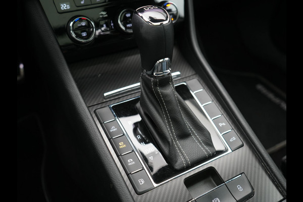 Škoda Superb Combi 1.4 TSI iV Sportline Business PHEV 218pk Dealer O.H. | Panodak | Adaptive Cruise | Camera | Canton Audio | Alcantara Sportstoelen Memory & Verwarmd | Sfeerverlichting | Keyless | Crystal LED | Apple Carplay | Stuur Verwarmd | Plug In Hybrid |