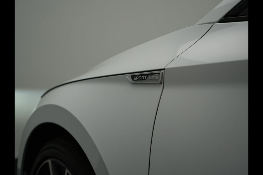 Škoda Superb Combi 1.4 TSI iV Sportline Business PHEV 218pk Dealer O.H. | Panodak | Adaptive Cruise | Camera | Canton Audio | Alcantara Sportstoelen Memory & Verwarmd | Sfeerverlichting | Keyless | Crystal LED | Apple Carplay | Stuur Verwarmd | Plug In Hybrid |