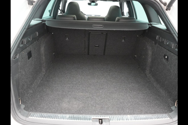Škoda Superb Combi 1.4 TSI iV Sportline Business PHEV 218pk Dealer O.H. | Panodak | Adaptive Cruise | Camera | Canton Audio | Alcantara Sportstoelen Memory & Verwarmd | Sfeerverlichting | Keyless | Crystal LED | Apple Carplay | Stuur Verwarmd | Plug In Hybrid |