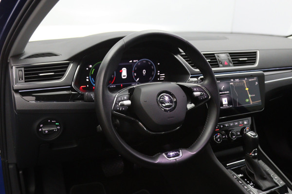 Škoda Superb Combi 1.4 TSI iV 218 PK Laurent & Klement PHEV, Trekhaak, Panoramadak, Canton-Sound, Adap. Cruise Control, Memory
