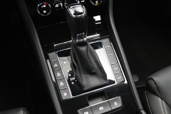 Škoda Superb Combi 1.4 TSI iV 218 PK Laurent & Klement PHEV, Trekhaak, Panoramadak, Canton-Sound, Adap. Cruise Control, Memory
