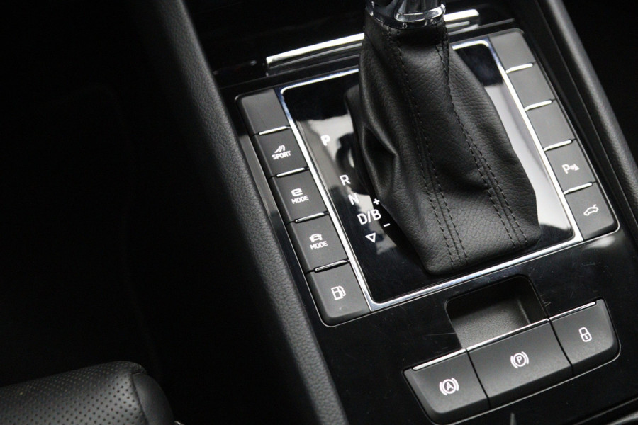Škoda Superb Combi 1.4 TSI iV 218 PK Laurent & Klement PHEV, Trekhaak, Panoramadak, Canton-Sound, Adap. Cruise Control, Memory