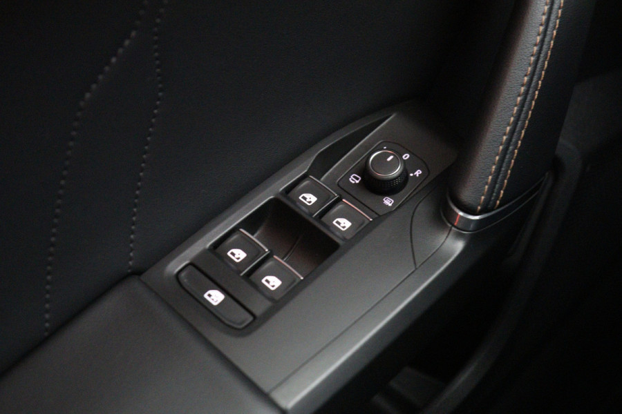 CUPRA Leon Sportstourer 1.4 e-Hybrid 204 PK Business PHEV, Camera, Winterpakket, Adap. Cruise Control