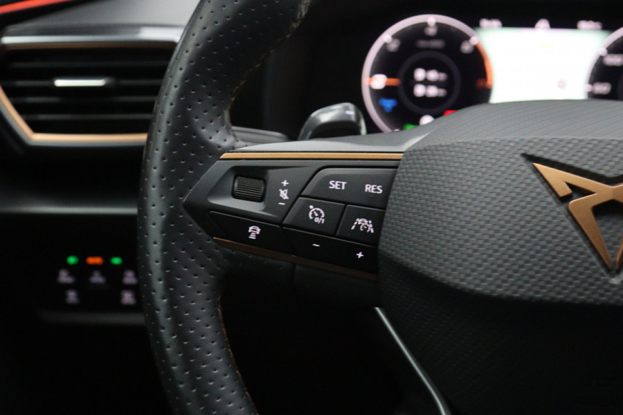 CUPRA Leon Sportstourer 1.4 e-Hybrid 204 PK Business PHEV, Camera, Winterpakket, Adap. Cruise Control