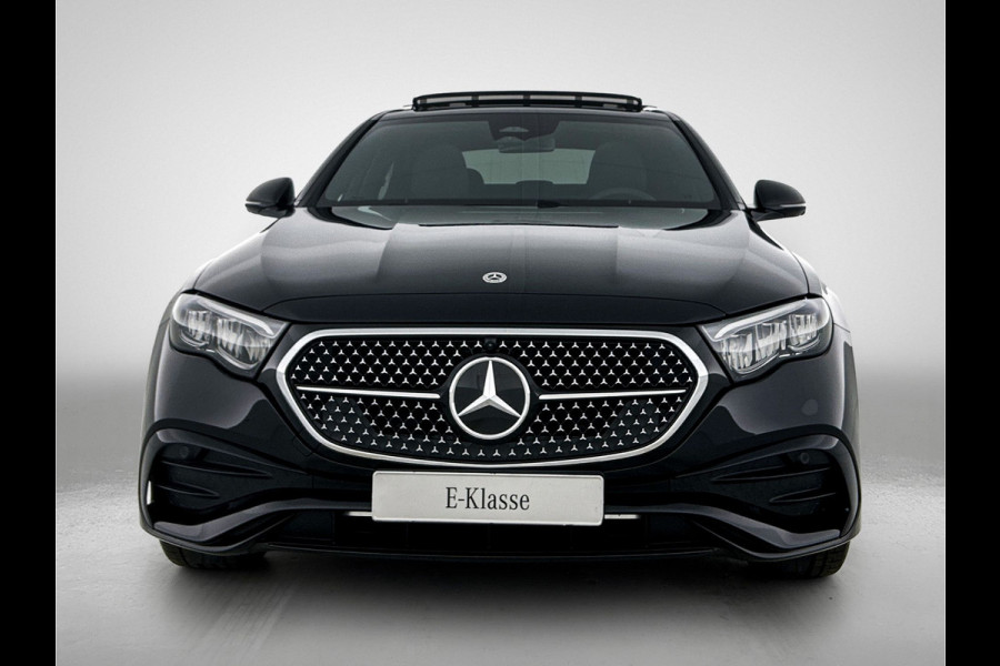 Mercedes-Benz E-Klasse 300 e Business Solution AMG | Comfortpakket Plus | Winterpakket | Nightpakket | Parkeerpakket | Trekhaak | Panoramaschuifdak | 360° camera | Warmtewerend, donkergetint glas | 19-inch vijfspaak AMG velgen |