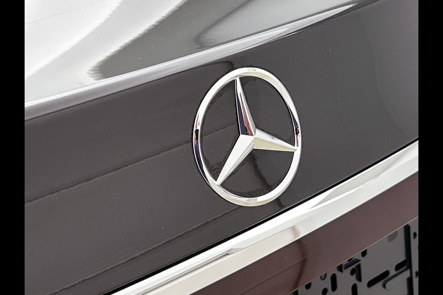 Mercedes-Benz E-Klasse 300 e Business Solution AMG | Comfortpakket Plus | Winterpakket | Nightpakket | Parkeerpakket | Trekhaak | Panoramaschuifdak | 360° camera | Warmtewerend, donkergetint glas | 19-inch vijfspaak AMG velgen |
