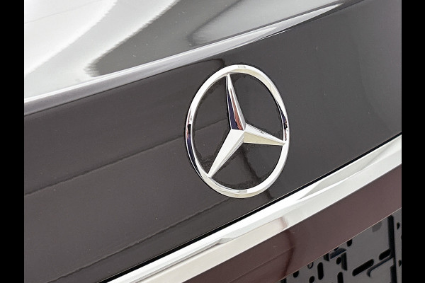 Mercedes-Benz E-Klasse 300 e Business Solution AMG | Comfortpakket Plus | Winterpakket | Nightpakket | Parkeerpakket | Trekhaak | Panoramaschuifdak | 360° camera | Warmtewerend, donkergetint glas | 19-inch vijfspaak AMG velgen |
