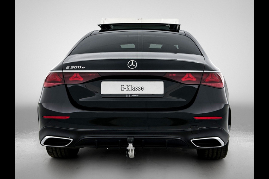 Mercedes-Benz E-Klasse 300 e Business Solution AMG | Comfortpakket Plus | Winterpakket | Nightpakket | Parkeerpakket | Trekhaak | Panoramaschuifdak | 360° camera | Warmtewerend, donkergetint glas | 19-inch vijfspaak AMG velgen |