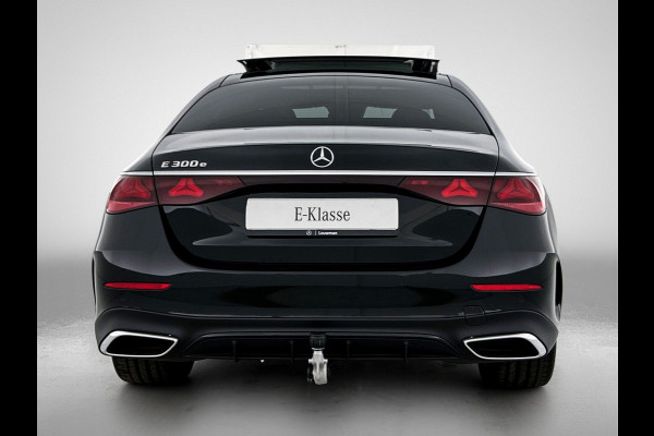 Mercedes-Benz E-Klasse 300 e Business Solution AMG | Comfortpakket Plus | Winterpakket | Nightpakket | Parkeerpakket | Trekhaak | Panoramaschuifdak | 360° camera | Warmtewerend, donkergetint glas | 19-inch vijfspaak AMG velgen |