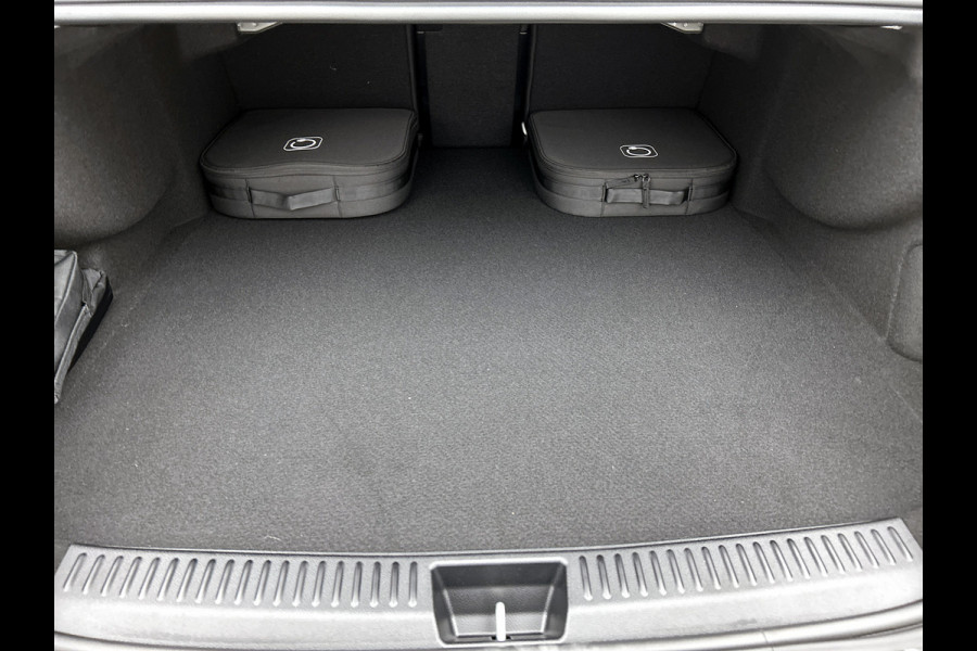 Mercedes-Benz E-Klasse 300 e Business Solution AMG | Comfortpakket Plus | Winterpakket | Nightpakket | Parkeerpakket | Trekhaak | Panoramaschuifdak | 360° camera | Warmtewerend, donkergetint glas | 19-inch vijfspaak AMG velgen |