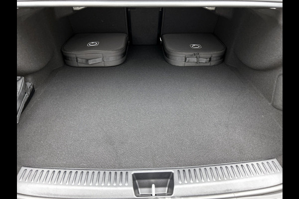 Mercedes-Benz E-Klasse 300 e Business Solution AMG | Comfortpakket Plus | Winterpakket | Nightpakket | Parkeerpakket | Trekhaak | Panoramaschuifdak | 360° camera | Warmtewerend, donkergetint glas | 19-inch vijfspaak AMG velgen |