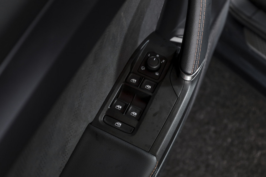 CUPRA Formentor 1.5 TSI e-Hybrid 272 PK VZ Performance | S/k-panodak | Adapt. Cruise | Memory | Stoel-+Stuurverw. | 360 Camera | Dig. Cockpit | NAV + App. Connect | ECC | Elek. Klep | LM 19" | 8166