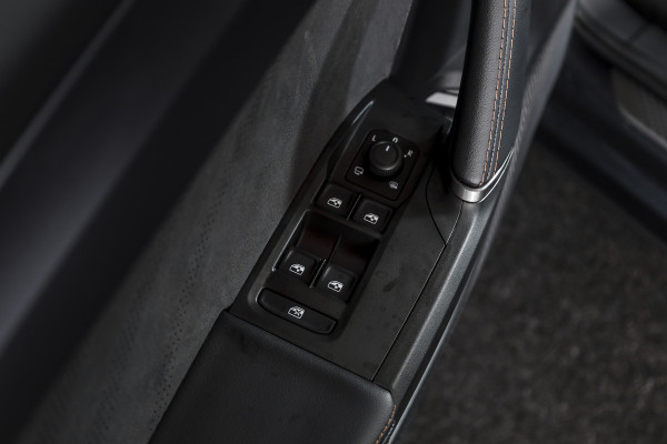 CUPRA Formentor 1.5 TSI e-Hybrid 272 PK VZ Performance | S/k-panodak | Adapt. Cruise | Memory | Stoel-+Stuurverw. | 360 Camera | Dig. Cockpit | NAV + App. Connect | ECC | Elek. Klep | LM 19" | 8166