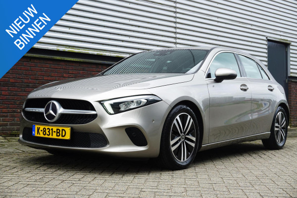Mercedes-Benz A-Klasse 180 Luxury/Sportstoelen/leer/Sfeerverlichting/ Widescreen/Carplay.
