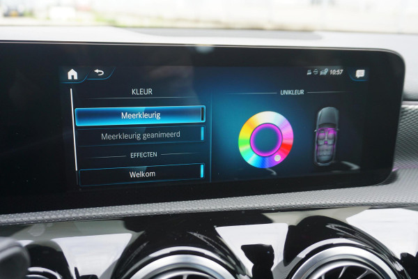 Mercedes-Benz A-Klasse 180 Luxury/Sportstoelen/leer/Sfeerverlichting/ Widescreen/Carplay.