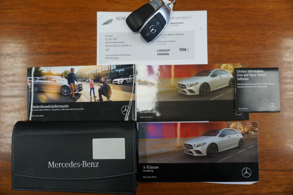 Mercedes-Benz A-Klasse 180 Luxury/Sportstoelen/leer/Sfeerverlichting/ Widescreen/Carplay.