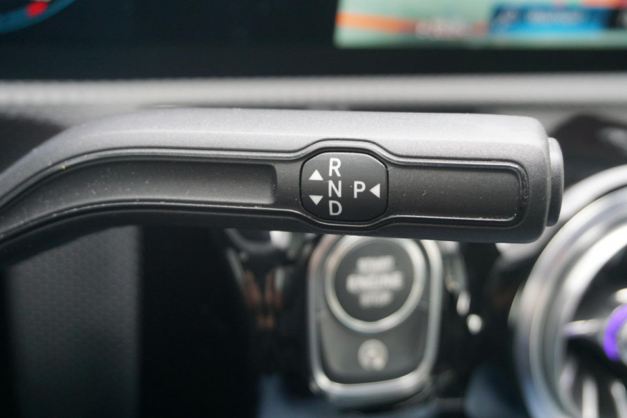 Mercedes-Benz A-Klasse 180 Luxury/Sportstoelen/leer/Sfeerverlichting/ Widescreen/Carplay.